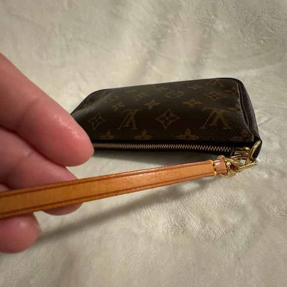 ‼️LOUIS VUITTON POCHETTE‼️ - Picture 10 of 15